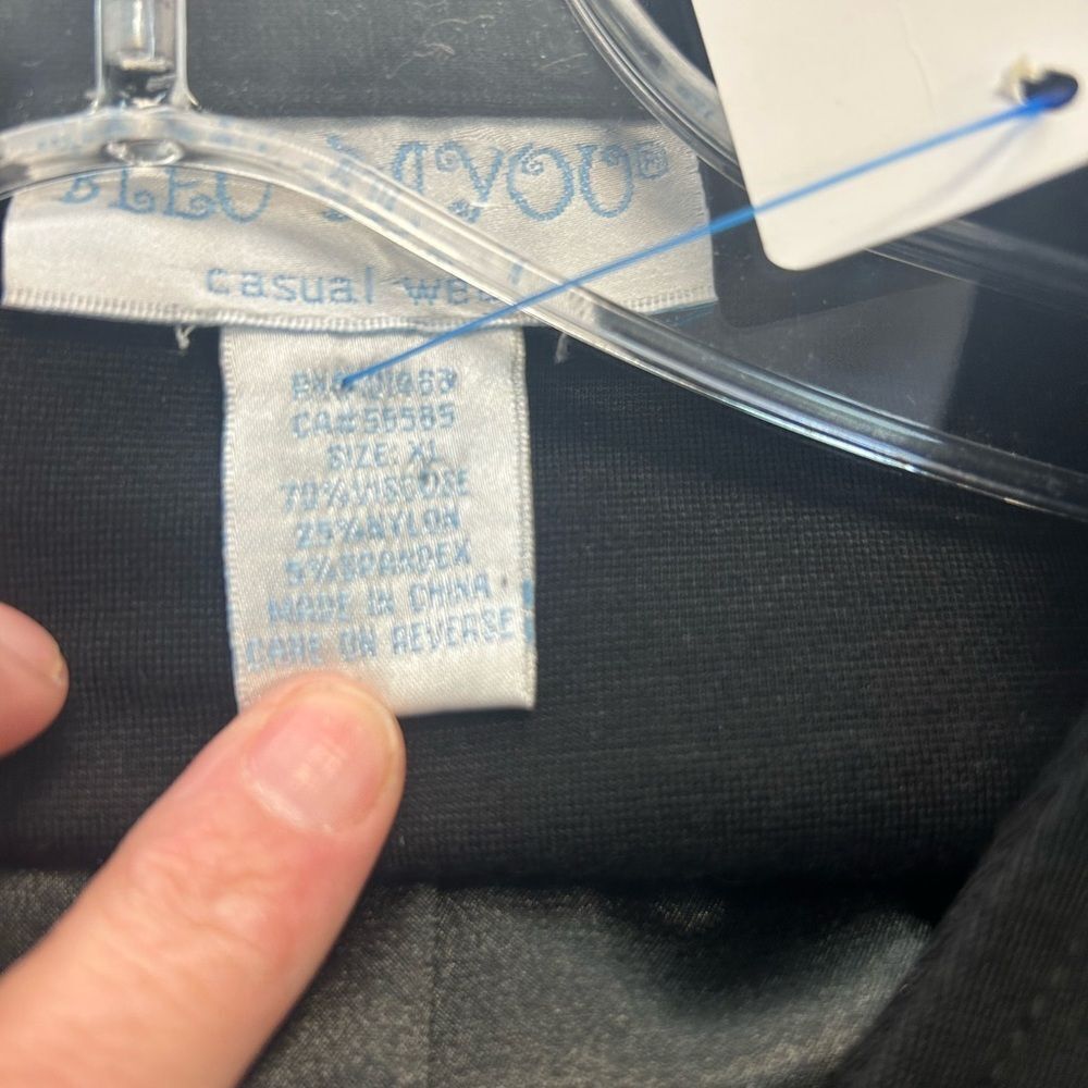 Bleu Bayou ladies xl black with big black buttons blazer - Picture 4 of 6